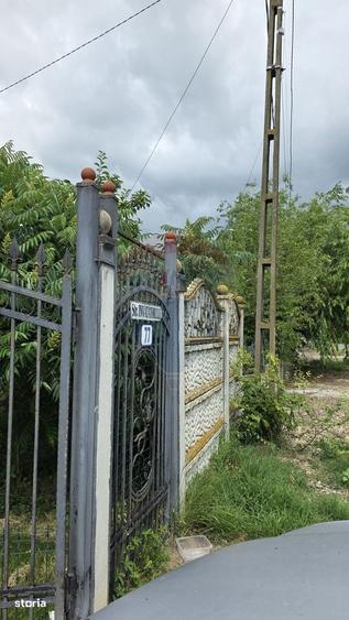 Casă cu 3 camere cu Teren 5063 Mp în Uzunu