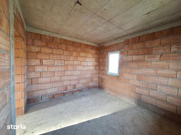 Casă cu 5 camere cu Teren 507 Mp în Giarmata