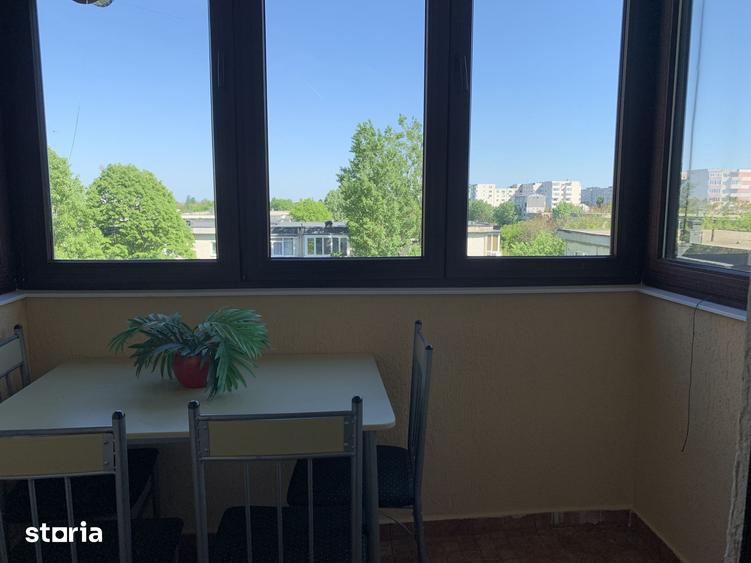 Apartament cu 3 camere, mobilat în Berceni