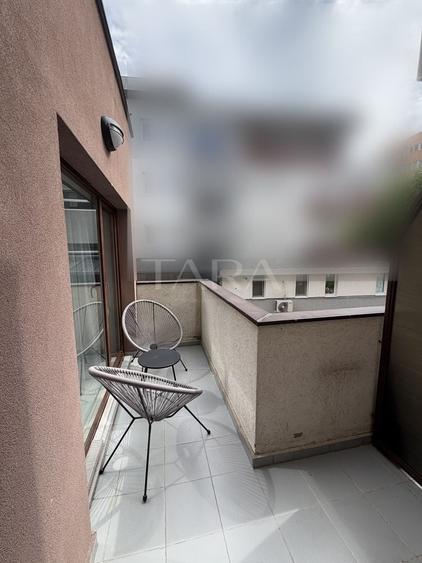 Apartament cu 3 camere semidecomandat, mobilat în Europa