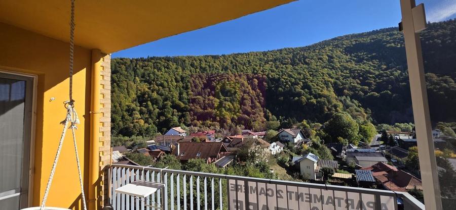 Apartament cu 2 camere semidecomandat, mobilat în Calea Moroieni