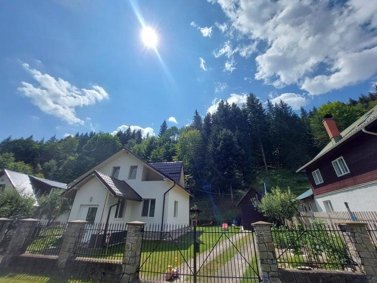 Casă cu 5 camere cu Canalizare în Izvoru Muntelui