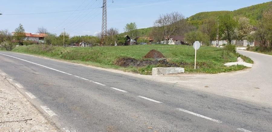 Teren de 2298 mp, în Izvoarele