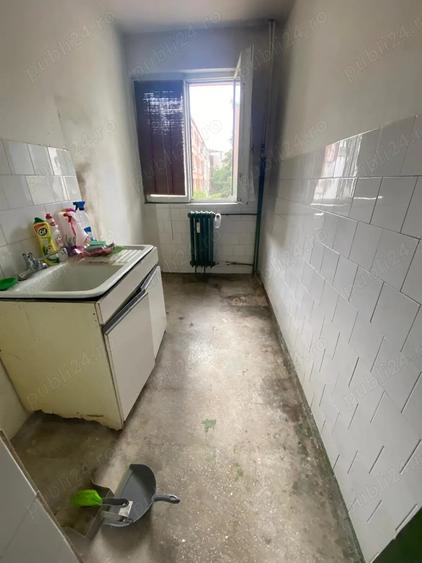 Apartament cu 3 camere semidecomandat în Central