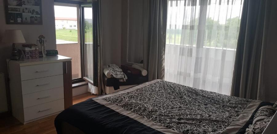 Casă cu 5 camere cu Teren 1100 Mp în Vladimirescu