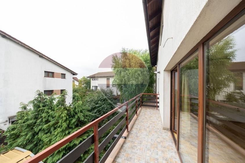 Apartament cu 3 camere semidecomandat în Sânpetru