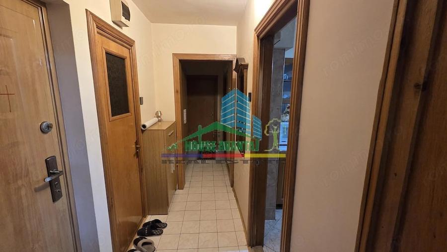 Apartament cu 3 camere decomandat în Obor