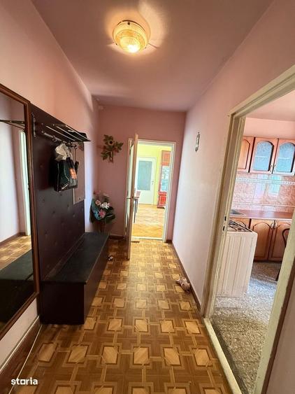 Apartament cu 3 camere decomandat în Girocului