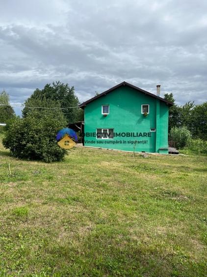 Casă individuală cu 6 camere cu Teren 2088 Mp în Hârtop