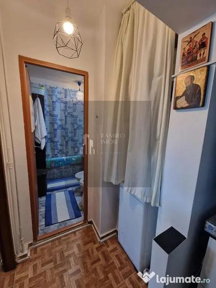 Apartament cu 4 camere semidecomandat în Central