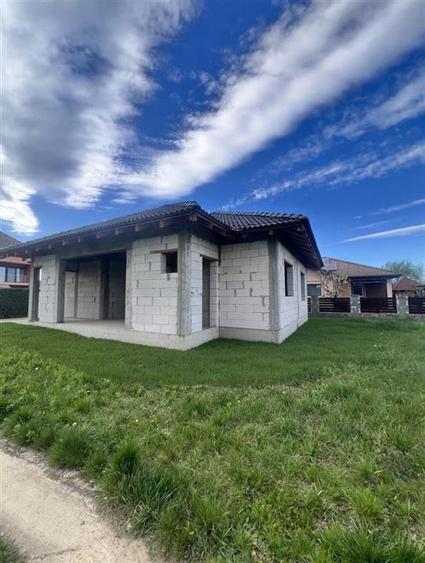 Casă cu 4 camere cu Teren 487 Mp în Sântandrei
