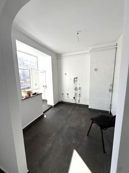 Apartament cu 3 camere decomandat în P-ța Mihai Viteazul