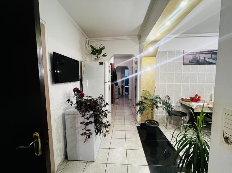 Apartament cu 3 camere decomandat, mobilat în Drumul Taberei
