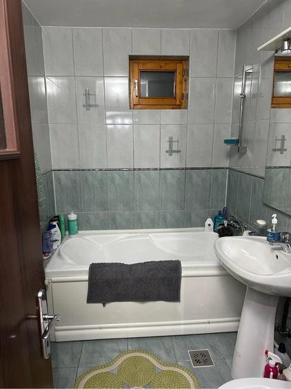 Apartament cu 3 camere decomandat în Anda