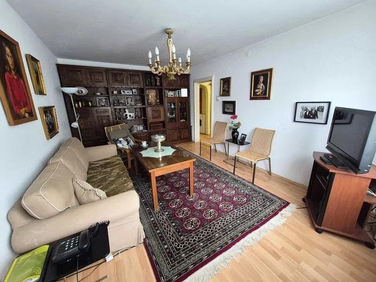 Apartament cu 3 camere decomandat în Brâncoveanu