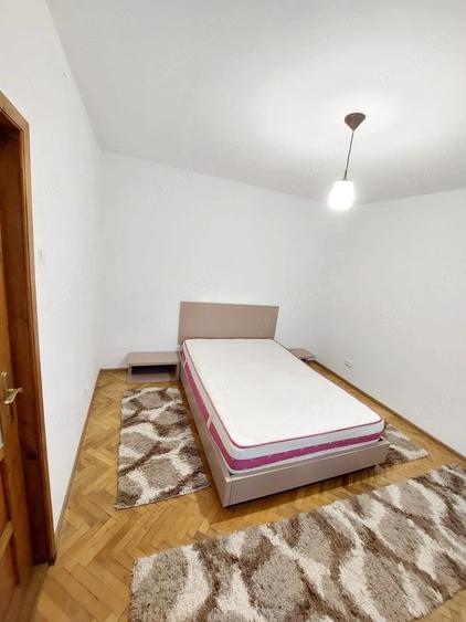 Apartament cu 2 camere semidecomandat în Podu Roș