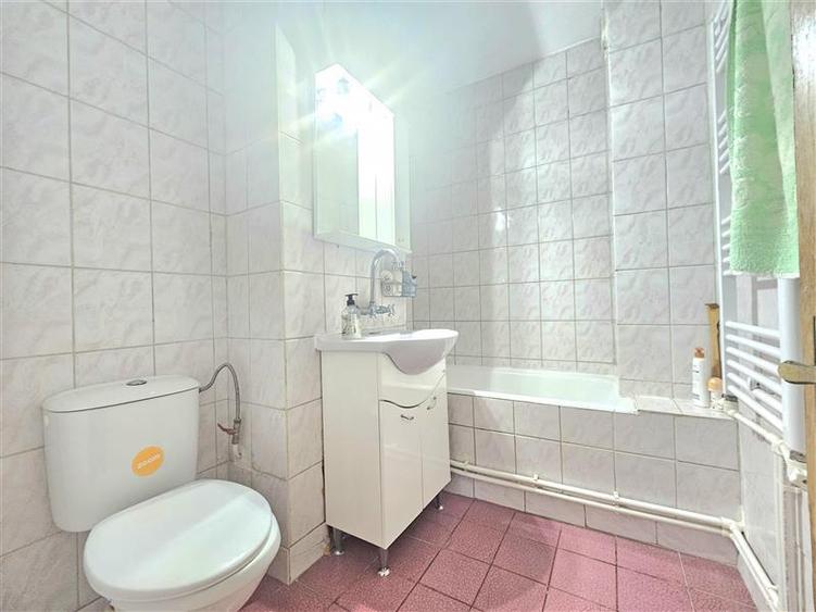 Apartament cu 3 camere decomandat în Alexandru cel Bun