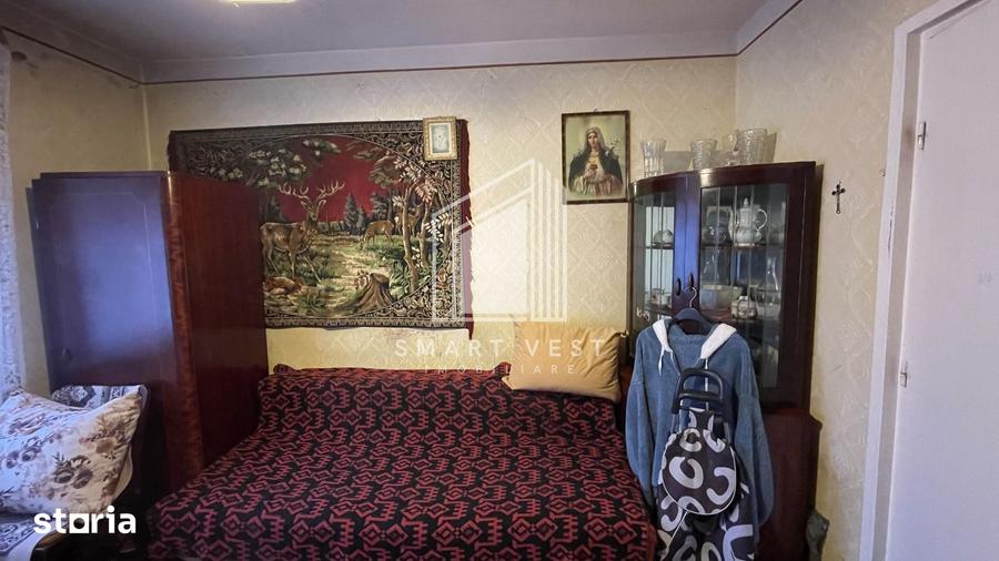 Apartament cu 4 camere semidecomandat în Micro 15