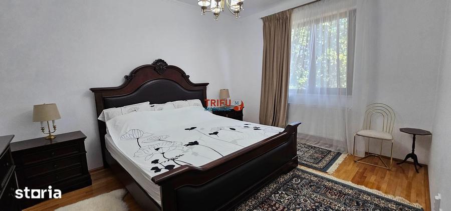 Casă cu 4 camere cu Teren 1698 Mp în Central