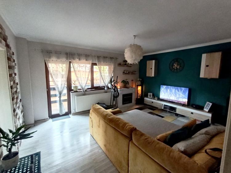 Apartament cu 3 camere semidecomandat în Vișan