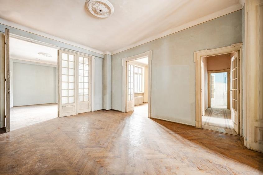 Apartament cu 5 camere decomandat în Calea Victoriei