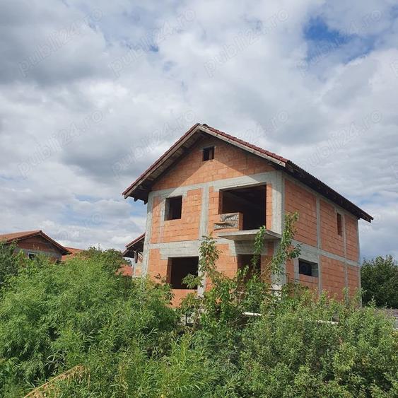 Casă cu 6 camere cu Teren 628 Mp în Ghiroda