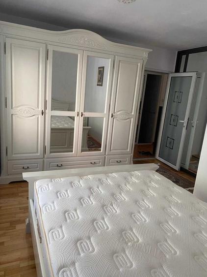 Apartament cu 3 camere decomandat în Aradului