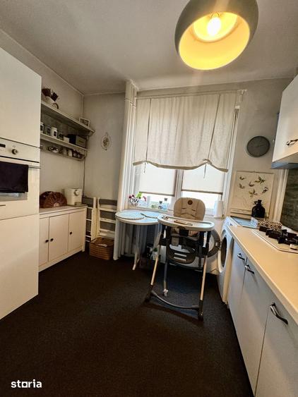 Apartament cu 3 camere semidecomandat în 1 Mai