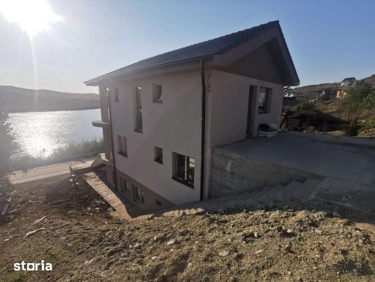 Casă cu 4 camere cu Teren 300 Mp în Chinteni