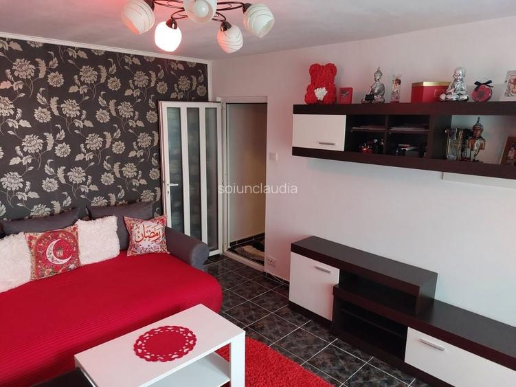Apartament complet mobilat zona buna 1 decembrie