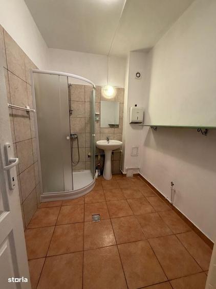 Casă cu 4 camere cu Teren 60 Mp în Vitan