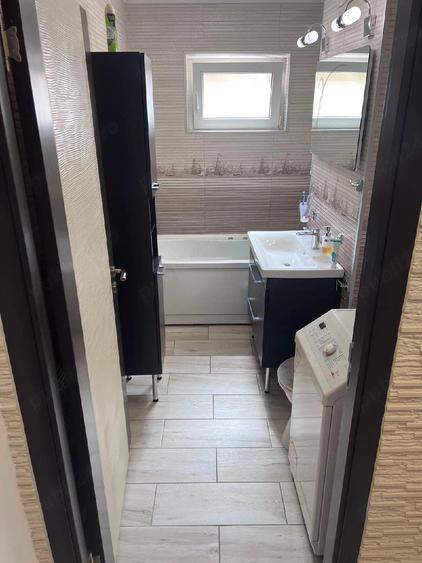 Apartament cu 3 camere decomandat în UMT