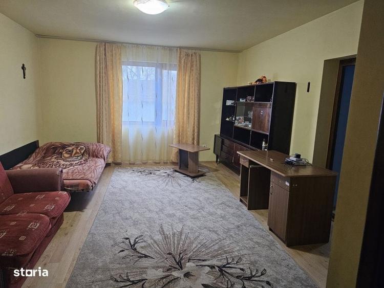 Casă cu 4 camere în Vărzari