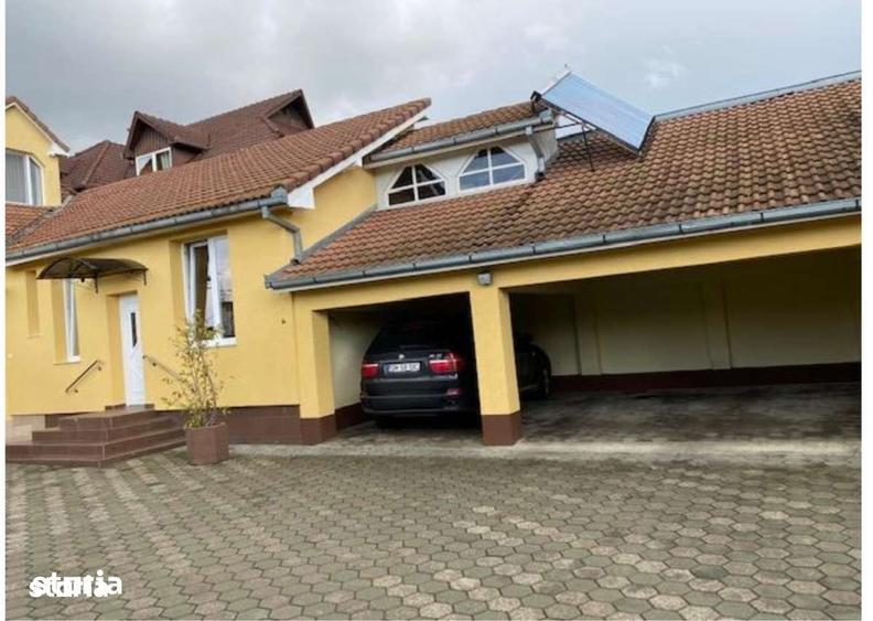 Casă cu 8 camere cu Teren 1450 Mp în Păulești