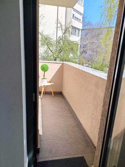 Apartament premium cu 3 camere, situat în zona Titan - 10