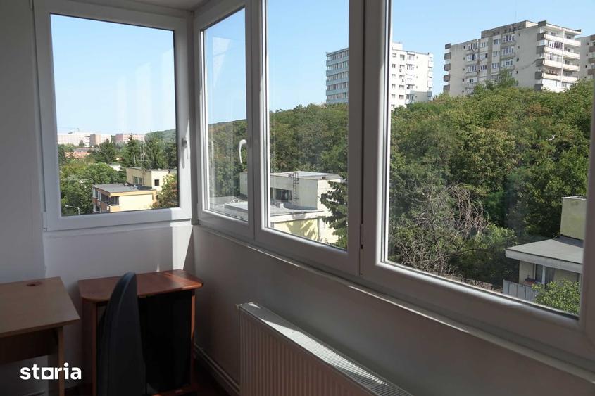 Apartament cu 2 camere decomandat în 22 Decembrie 1989