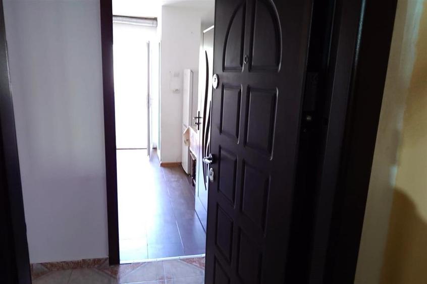 Apartament cu 3 camere decomandat, mobilat în Crișcior