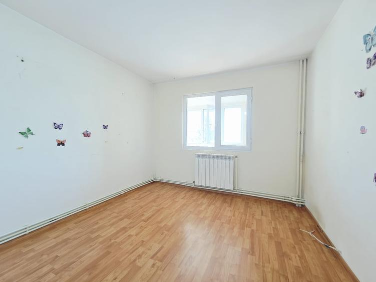 Apartament cu 4 camere semidecomandat în Micro 39