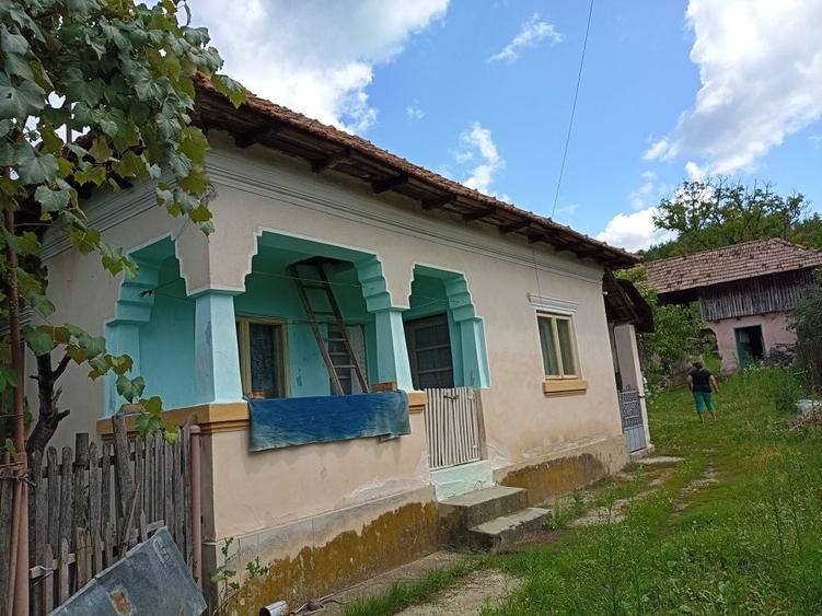 Casă cu 3 camere în Păcioiu