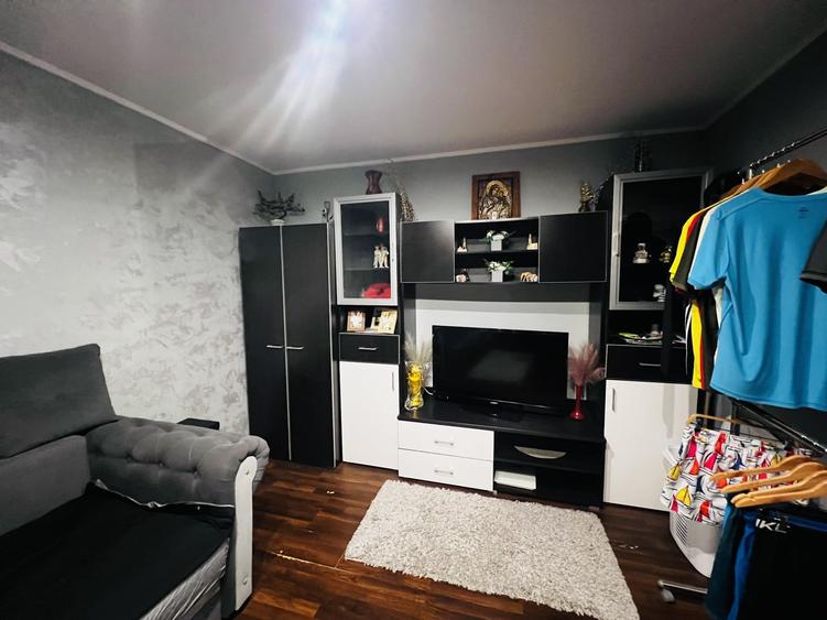 Apartament cu 3 camere decomandat, mobilat în Drumul Taberei