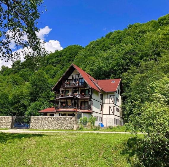 Cabana turistica inregistrata la ministerul turismului de vanzare - 6
