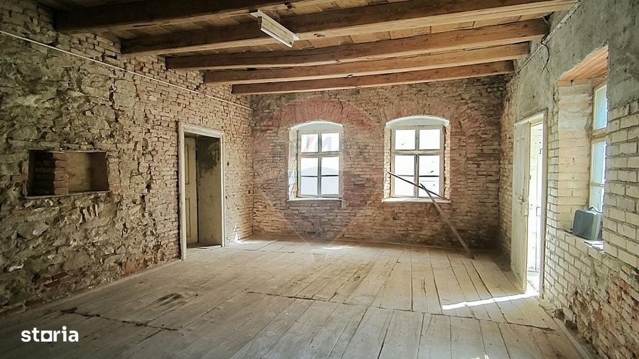 Casă cu 4 camere cu Teren 1694 Mp în Biertan