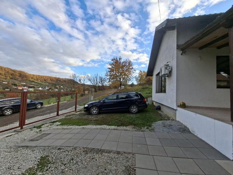 Casă individuală cu 3 camere cu Canalizare în Exterior Sud