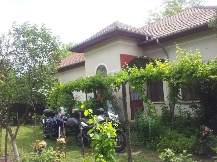 Casă cu 4 camere în Giubega