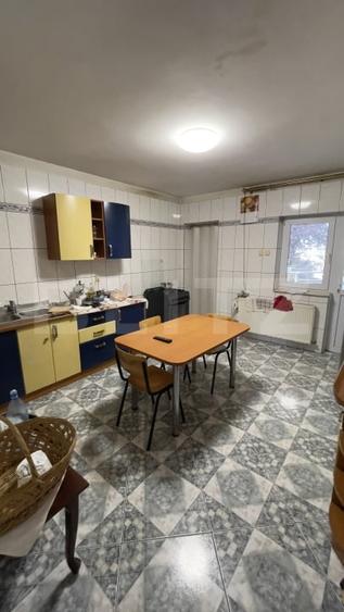 Casă individuală cu 6 camere cu Canalizare în Craiovei