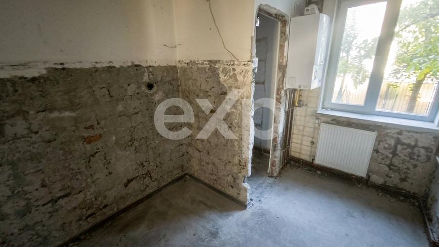 Apartament cu 4 camere decomandat în Central
