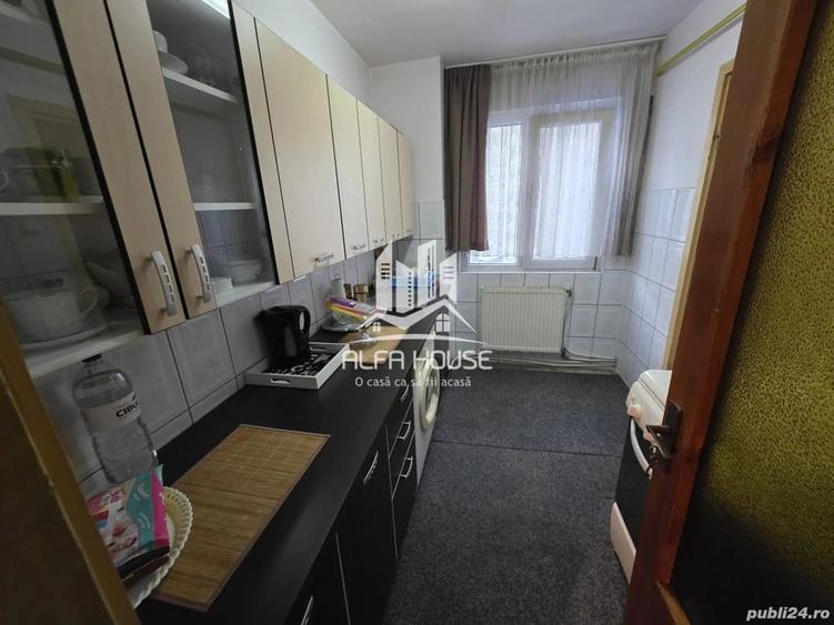Apartament cu 3 camere semidecomandat în Micro II