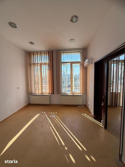 Apartament cu 5 camere în Centrul Istoric