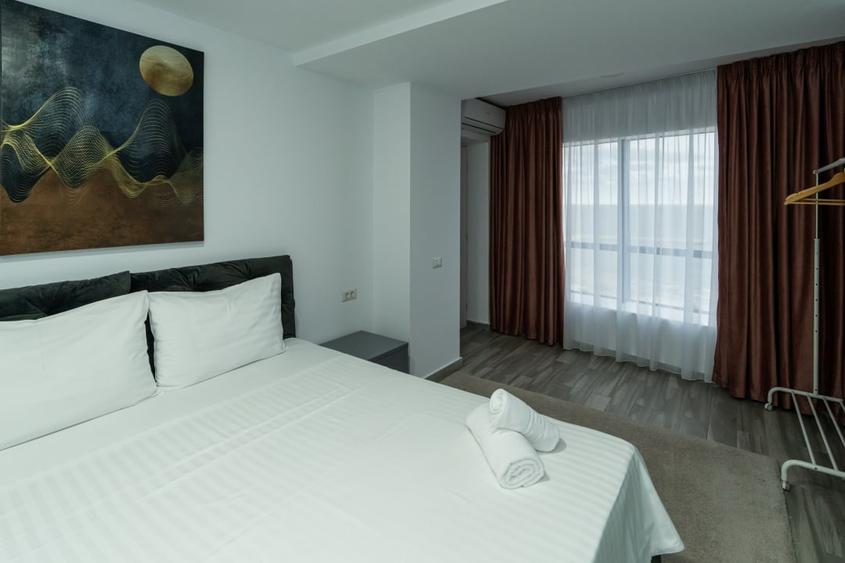 Apartament cu 3 camere semidecomandat în Olimp