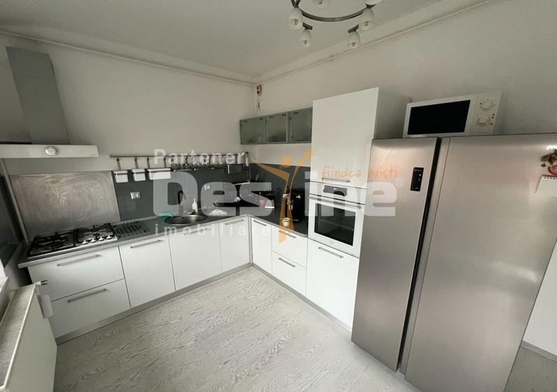 Apartament cu 4 camere decomandat, mobilat în Lipovei